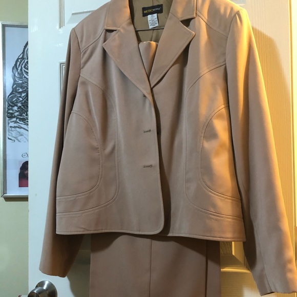 Women pant suit - Picture 1 of 2